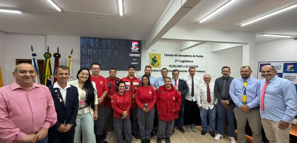 Sessão da Câmara de Penha é marcada por entrega de ambulância e aprovação de quatro projetos de Lei